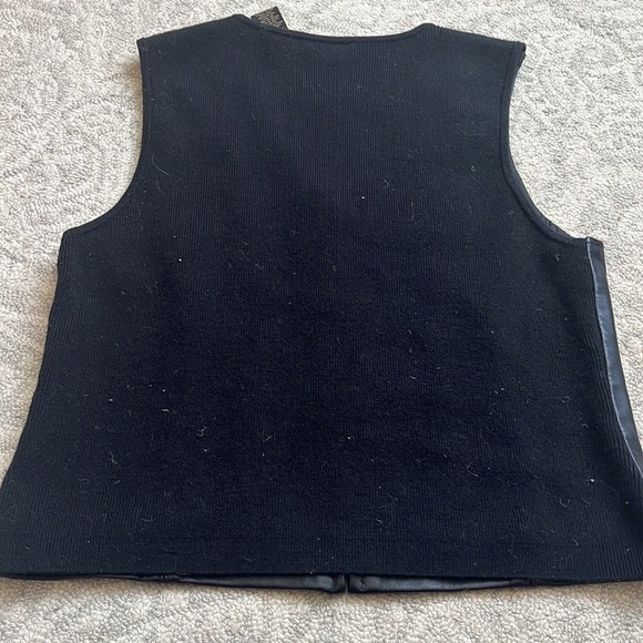Woman’s Leather Vest Croft And Barrow Medium - Picture 4 of 4